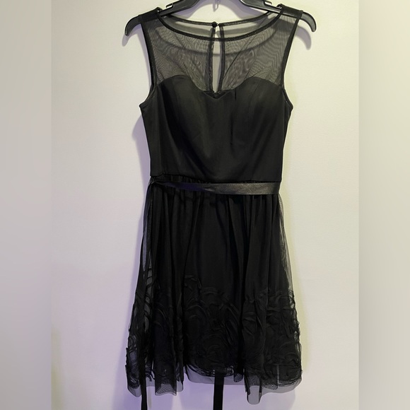 {DB Studio} black cocktail dress Women's Size M (8-10) mesh and lace details - Picture 2 of 6